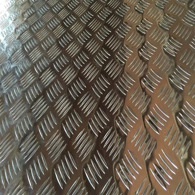 Gegelung Aluminium Berkotak-kotak